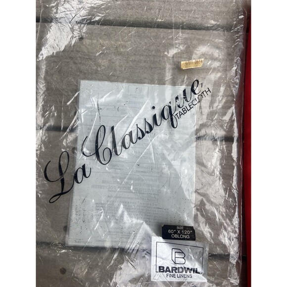 Vintage Red Textured Dacron Perm Press Tablecloth Oblong 60” x 120” Christmas - Picture 5 of 16